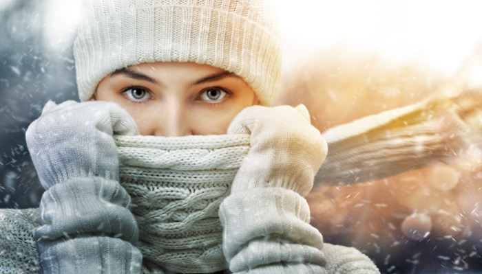 девушка в свитере, холодно, зима
