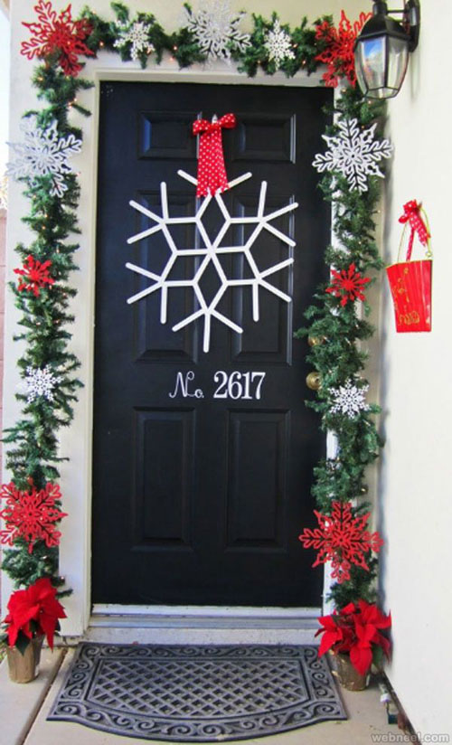 как украсить двери к Новому году