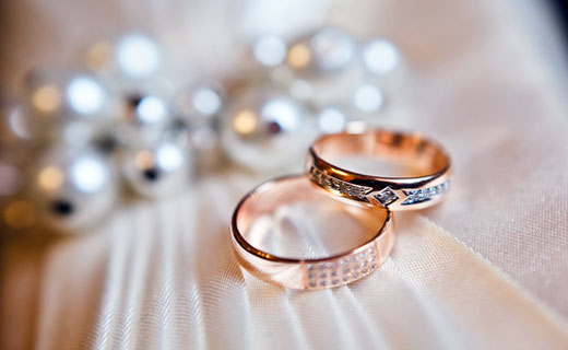 К чему снится обручальное кольцо: сонник, на пальце, на своей руке, незамужней девушке, видеть, золотое, мужчины