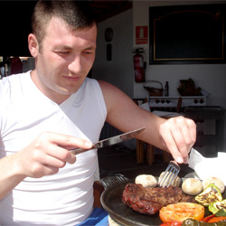 Мужчины должны есть мясо - считает большинство женщин