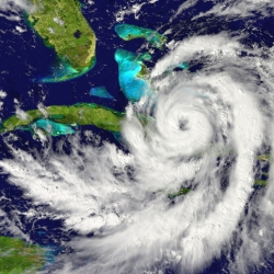 Ураганы с женскими именами приносят больше смертей