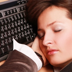 Сон на рабочем месте делает людей суперуспешными